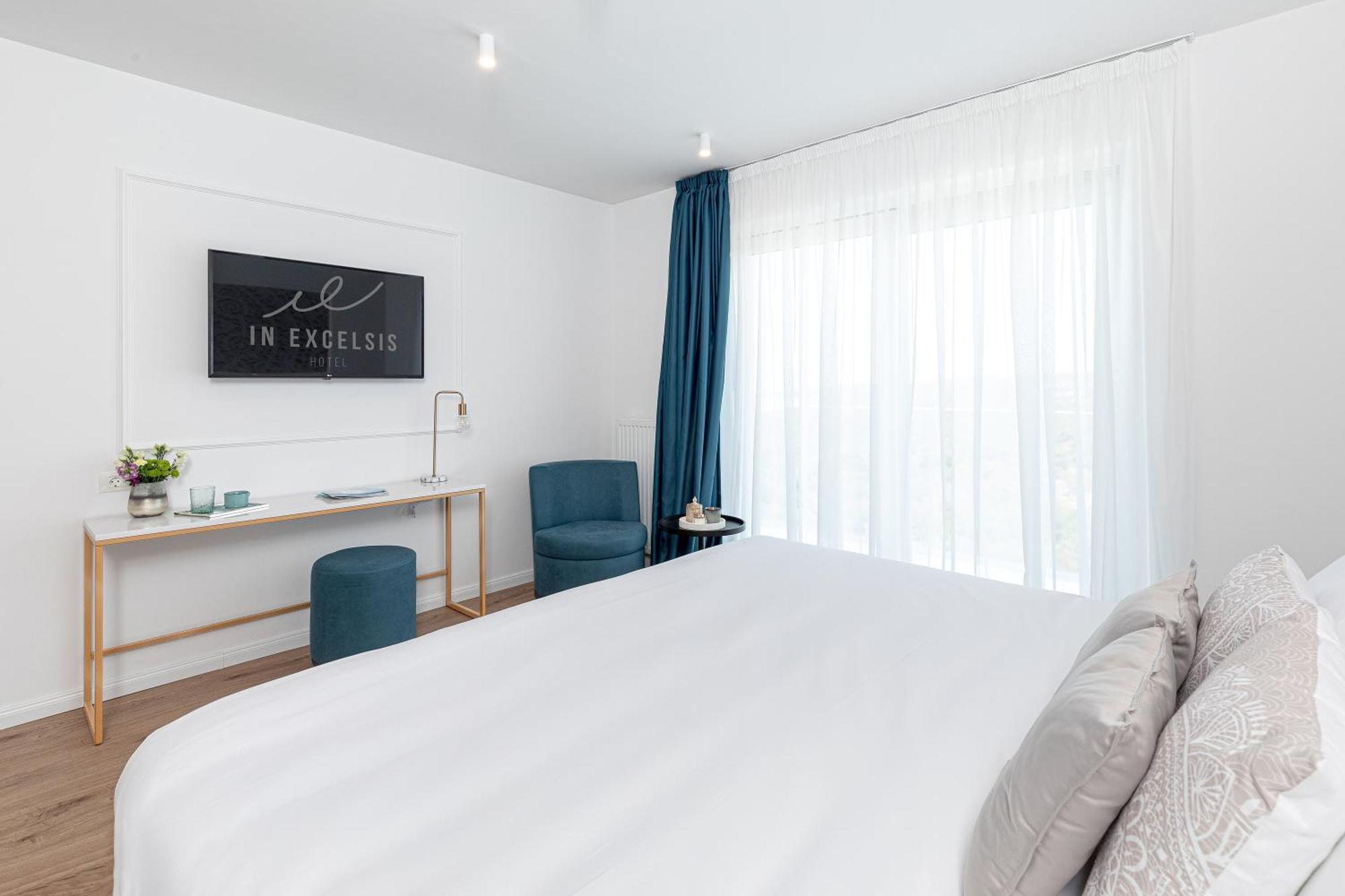 Hotel In Excelsis โนวาลยา ภายนอก รูปภาพ